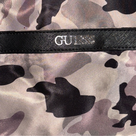 Guess Nylon Black and Green Messenger Crossbody Bag w/ Camouflage Design - Picture 2 of 7